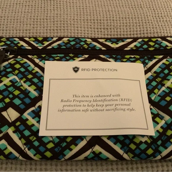 Vera Bradley REID Wristlet Wallet - Picture 2 of 3